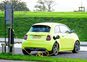 voiture électrique en charge