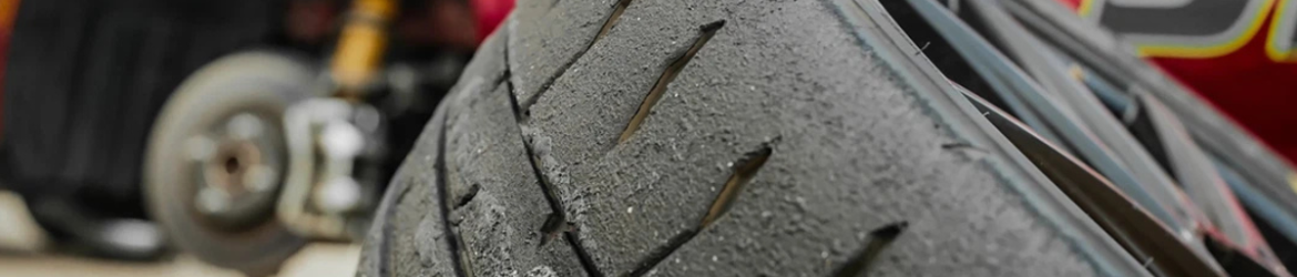 Contrôle de la pression des pneus après un roulage circuit