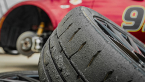 Contrôle de la pression des pneus après un roulage circuit