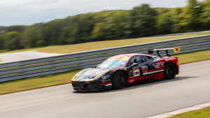 Voiture sport en track-day