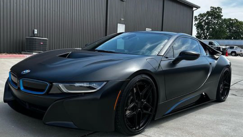 Noir satin covering