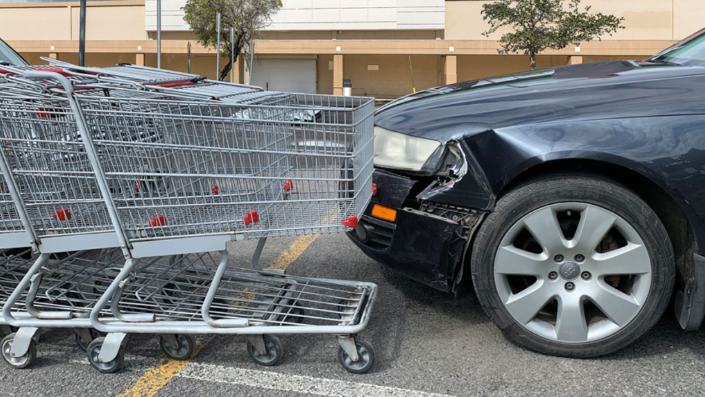Voiture rayée sur parking